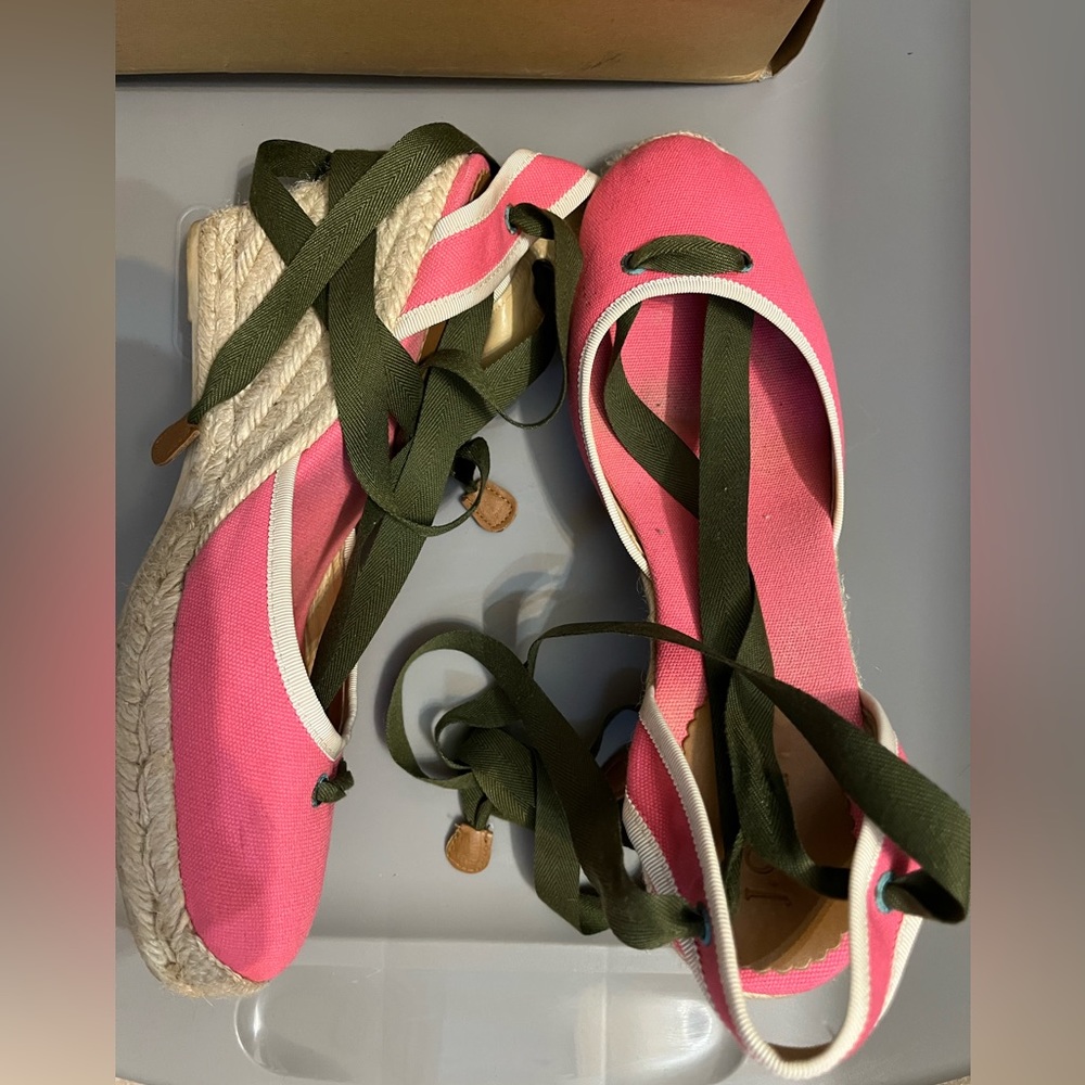 J Crew Carolyn espadrilles in Punch. Size 10.